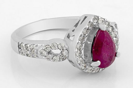 Серебряное кольцо с рубином и фианитами 59039 купить в магазине Самоцветы мира