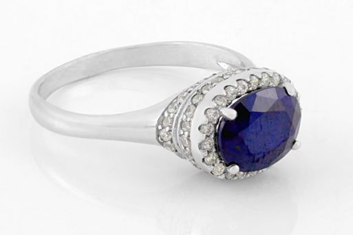 Серебряное кольцо с сапфиром и фианитами 59086 купить в магазине Самоцветы мира