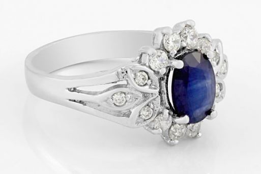 Серебряное кольцо с сапфиром и фианитами 59088 купить в магазине Самоцветы мира