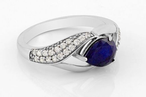 Серебряное кольцо с сапфиром и фианитами 59102 купить в магазине Самоцветы мира