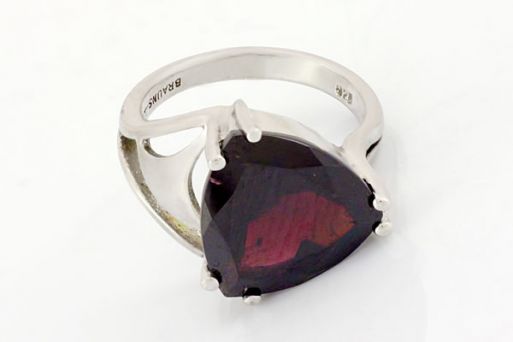 Серебряное кольцо с гранатом 59306 купить в магазине Самоцветы мира
