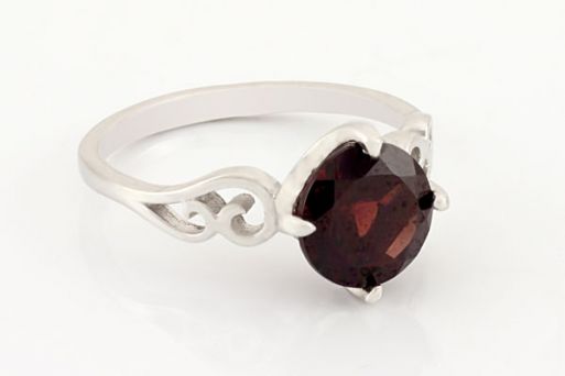 Серебряное кольцо с гранатом 59318 купить в магазине Самоцветы мира
