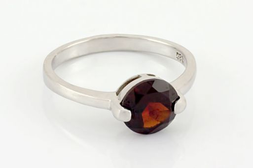 Серебряное кольцо с гранатом 59319 купить в магазине Самоцветы мира