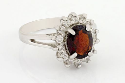 Серебряное кольцо с гранатом и фианитами 59336 купить в магазине Самоцветы мира
