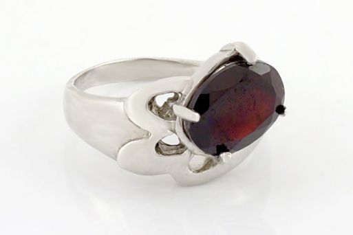Серебряное кольцо с гранатом 59340 купить в магазине Самоцветы мира