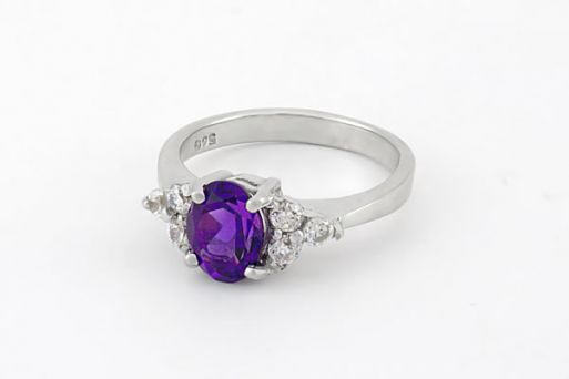 Серебряное кольцо с аметистом и фианитами 59411 купить в магазине Самоцветы мира