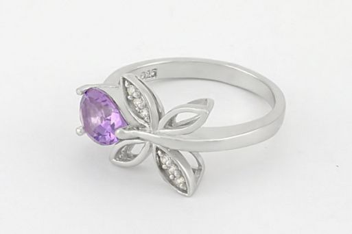 Серебряное кольцо с аметистом и фианитами 59442 купить в магазине Самоцветы мира