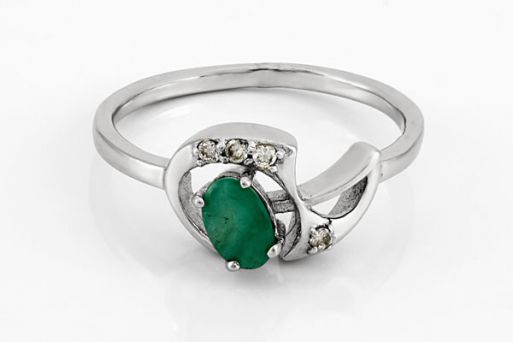 Серебряное кольцо с изумрудом и фианитами 59508 купить в магазине Самоцветы мира