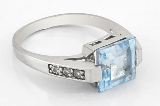 Серебряное кольцо с топазом и фианитами 59510 купить в магазине Самоцветы мира