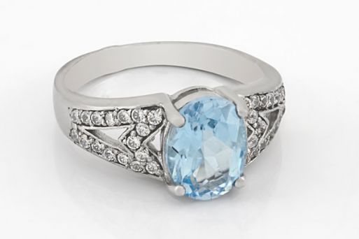 Серебряное кольцо с топазом и фианитами 59530 купить в магазине Самоцветы мира
