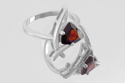 Серебряное кольцо с гранатом 59712 купить в магазине Самоцветы мира