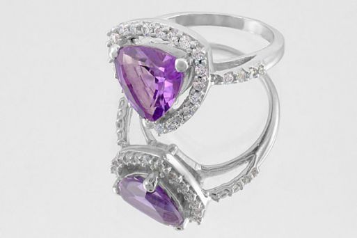 Серебряное кольцо с аметистом и фианитами 59763 купить в магазине Самоцветы мира