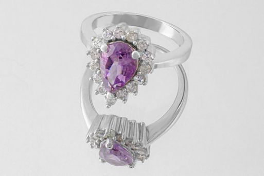Серебряное кольцо с аметистом и фианитами 59770 купить в магазине Самоцветы мира