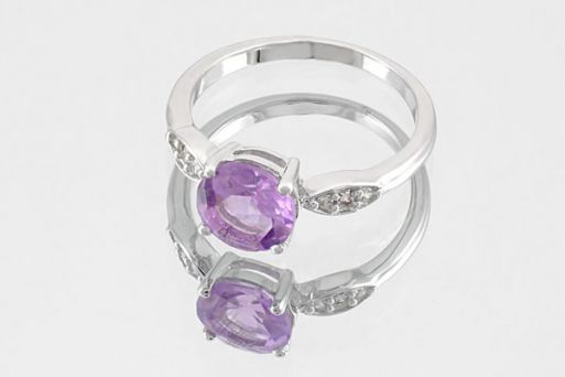 Серебряное кольцо с аметистом и фианитами 59780 купить в магазине Самоцветы мира