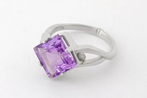 Серебряное кольцо с аметистом 60034 купить в магазине Самоцветы мира