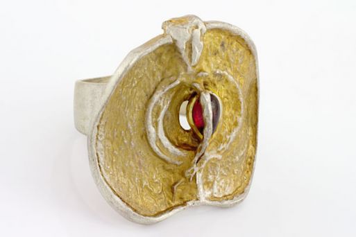 Серебряное кольцо с гранатом 60168 купить в магазине Самоцветы мира