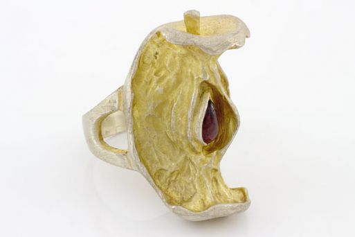 Серебряное кольцо с гранатом 60176 купить в магазине Самоцветы мира