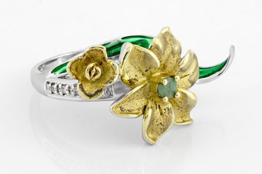 Серебряное кольцо с изумрудом и фианитами 60245 купить в магазине Самоцветы мира