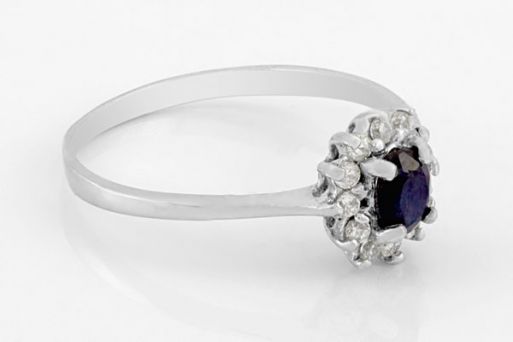 Серебряное кольцо с сапфиром и фианитами 60263 купить в магазине Самоцветы мира