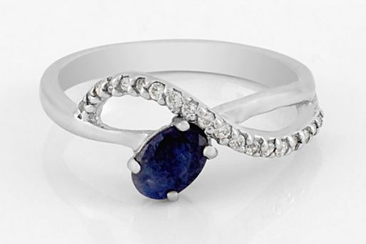 Серебряное кольцо с сапфиром и фианитами 60267 купить в магазине Самоцветы мира