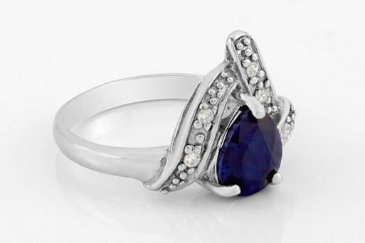 Серебряное кольцо с сапфиром и фианитами 60272 купить в магазине Самоцветы мира