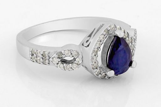 Серебряное кольцо с сапфиром и фианитами 60274 купить в магазине Самоцветы мира