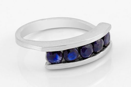 Серебряное кольцо с сапфиром 60290 купить в магазине Самоцветы мира