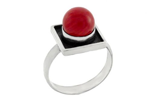 Серебряное кольцо с красным кораллом 60670 купить в магазине Самоцветы мира