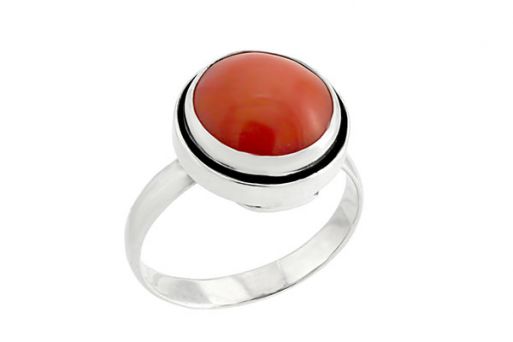 Серебряное кольцо с красным кораллом 60683 купить в магазине Самоцветы мира