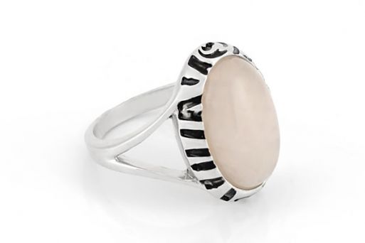 Серебряное кольцо с розовым кварцем 61015 купить в магазине Самоцветы мира