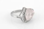 Кольцо из серебра с розовым кварцем и фианитами треугльник 12х12х12 мм 61022