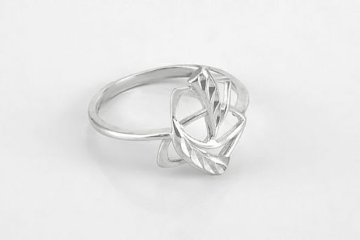 Серебряное кольцо без вставок 61161 купить в магазине Самоцветы мира
