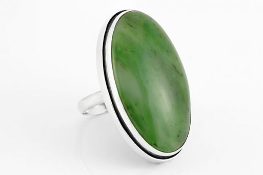 Серебряное кольцо с нефритом 61367 купить в магазине Самоцветы мира