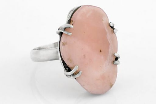 Серебряное кольцо с розовым опалом 61476 купить в магазине Самоцветы мира
