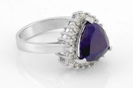 Серебряное кольцо с сапфиром и фианитами 61655 купить в магазине Самоцветы мира