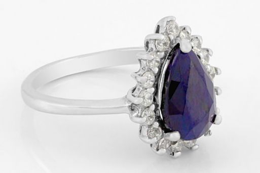 Серебряное кольцо с сапфиром и фианитами 61667 купить в магазине Самоцветы мира