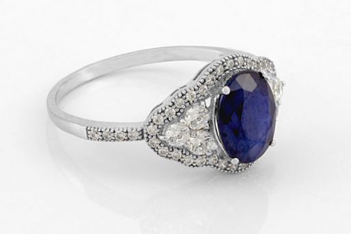 Серебряное кольцо с сапфиром и фианитами 61672 купить в магазине Самоцветы мира