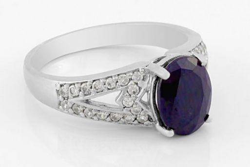 Серебряное кольцо с сапфиром и фианитами 61673 купить в магазине Самоцветы мира