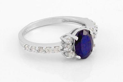Серебряное кольцо с сапфиром и фианитами 61677 купить в магазине Самоцветы мира