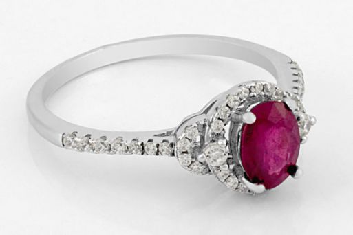 Серебряное кольцо с рубином и фианитами 61696 купить в магазине Самоцветы мира