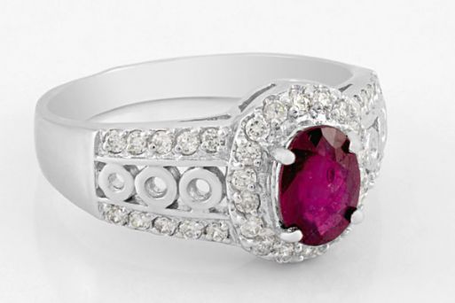 Серебряное кольцо с рубином и фианитами 61697 купить в магазине Самоцветы мира