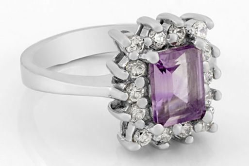 Серебряное кольцо с аметистом и фианитами 62101 купить в магазине Самоцветы мира