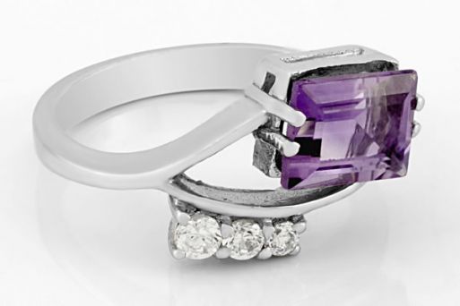 Серебряное кольцо с аметистом и фианитами 62104 купить в магазине Самоцветы мира