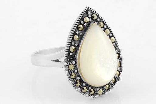 Серебряное кольцо с перламутром 62166 купить в магазине Самоцветы мира