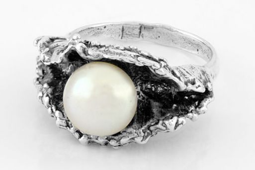 Серебряное кольцо с жемчугом 62733 купить в магазине Самоцветы мира