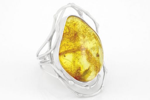 Серебряное кольцо с янтарём 62857 купить в магазине Самоцветы мира