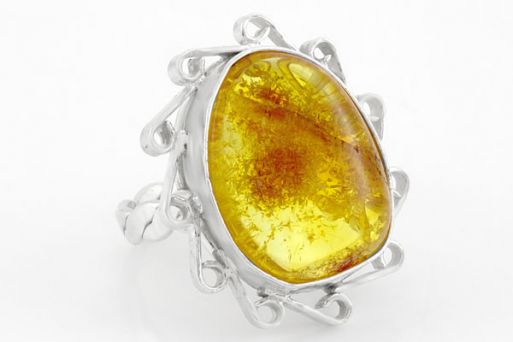 Серебряное кольцо с янтарём 62858 купить в магазине Самоцветы мира