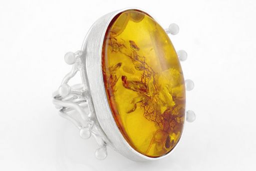 Серебряное кольцо с янтарём 62860 купить в магазине Самоцветы мира
