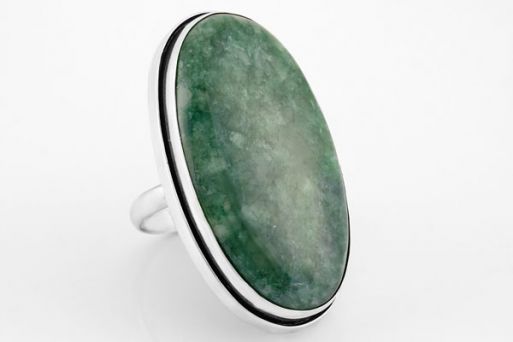 Серебряное кольцо с жадеитом 63252 купить в магазине Самоцветы мира