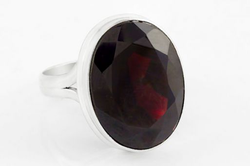 Серебряное кольцо с гранатом 63360 купить в магазине Самоцветы мира